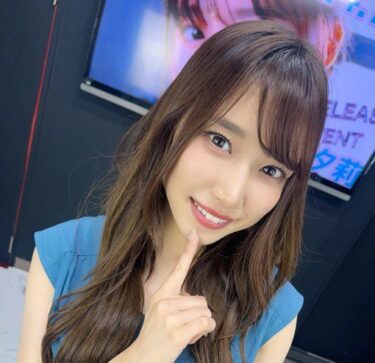 細くて巨乳なロリ美女 安達夕莉の魅力が詰まったエロ動画10選